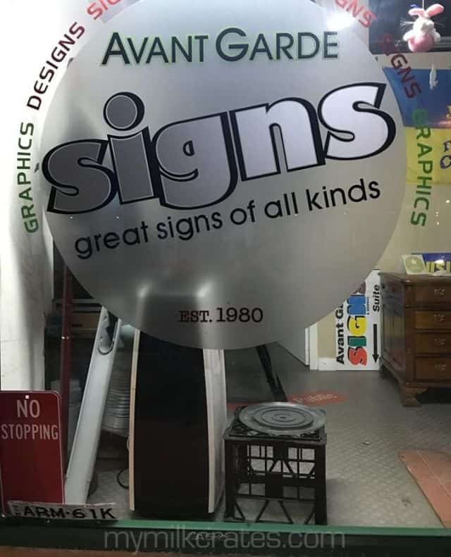 Signs crate